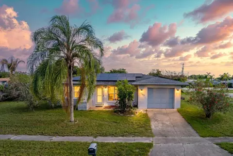 107 SE Selva Ct, Port Saint Lucie, FL 34983