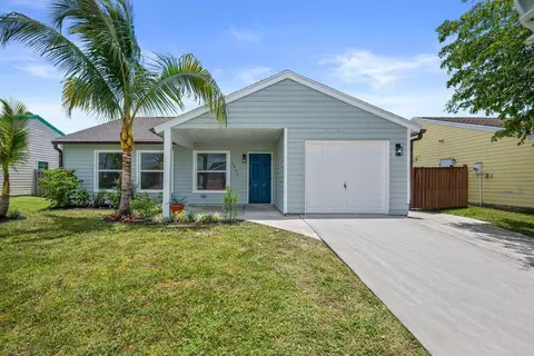 5082 Dalewood Ln, Lake Worth, FL 33467