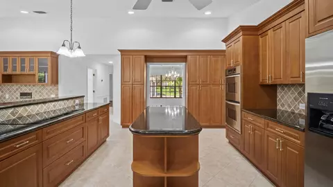 Kitchen - 7510 E Cypresshead Dr, Parkland, FL 33067 photo 2 of 2