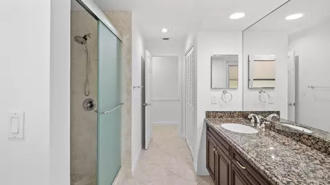 Bath - 7510 E Cypresshead Dr, Parkland, FL 33067 photo 3 of 4