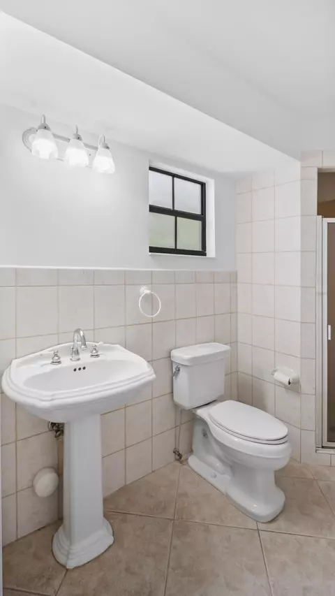 Bath - 7510 E Cypresshead Dr, Parkland, FL 33067 photo 1 of 4