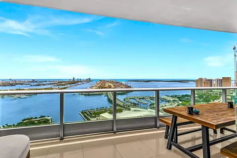 900 Biscayne Blvd #4703, Miami, FL 33132
