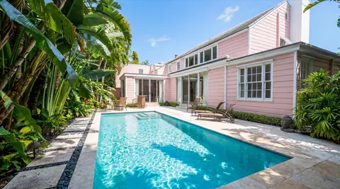 Exterior - 258 Pendleton Ave, Palm Beach, FL 33480 photo 4 of 8