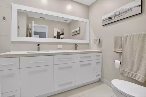 Bath - 1306 SE 5th Ct, Dania Beach, FL 33004 photo 2 of 4