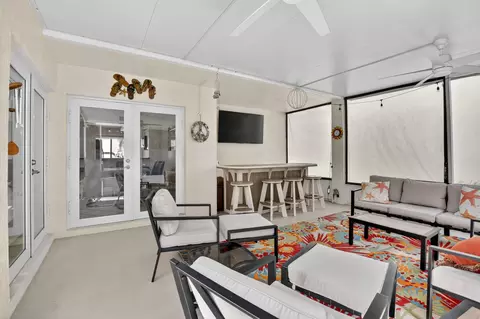 Exterior - 1306 SE 5th Ct, Dania Beach, FL 33004 photo 5 of 10