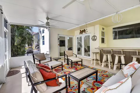 Exterior - 1306 SE 5th Ct, Dania Beach, FL 33004 photo 6 of 10