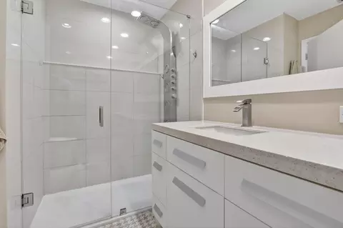 Bath - 1306 SE 5th Ct, Dania Beach, FL 33004 photo 3 of 4