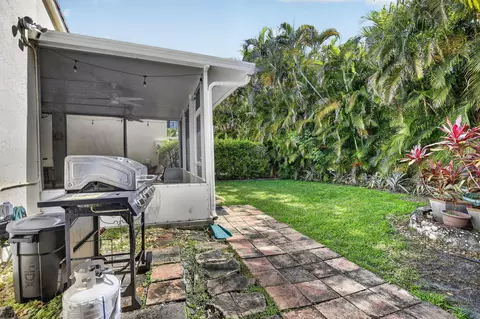 Exterior - 1306 SE 5th Ct, Dania Beach, FL 33004 photo 9 of 10