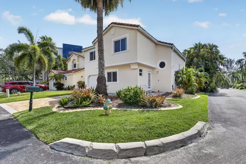 Exterior - 1306 SE 5th Ct, Dania Beach, FL 33004 photo 2 of 10