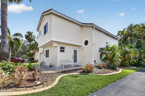 Exterior - 1306 SE 5th Ct, Dania Beach, FL 33004 photo 3 of 10