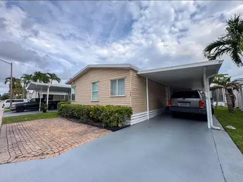 120 Plantation Blvd #120, Greenacres, FL 33467