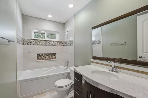 Bath - 4599 SE Halston Ct, Stuart, FL 34997 photo 3 of 3