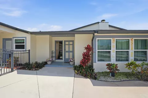 Exterior - 4599 SE Halston Ct, Stuart, FL 34997 photo 3 of 10