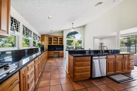 Kitchen - 4599 SE Halston Ct, Stuart, FL 34997 photo 2 of 4