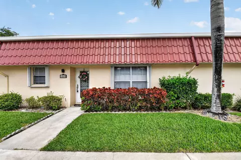 300 Cape Cod Cir, Lake Worth, FL 33467