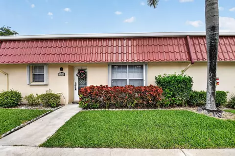 300 Cape Cod Cir, Lake Worth, FL 33467