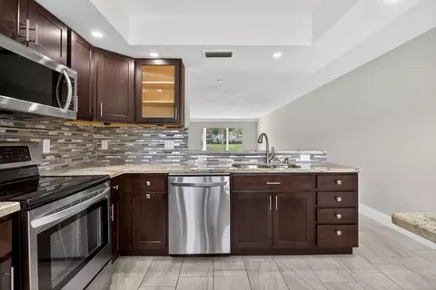 2202 Lucaya Bnd #B1, Coconut Creek, FL 33066
