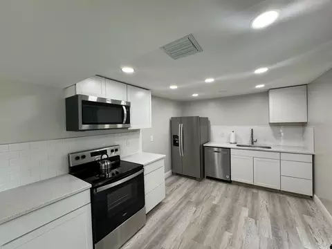 Kitchen - 4679 SEbbtide Ave #O, Stuart, FL 34997 photo 2 of 2