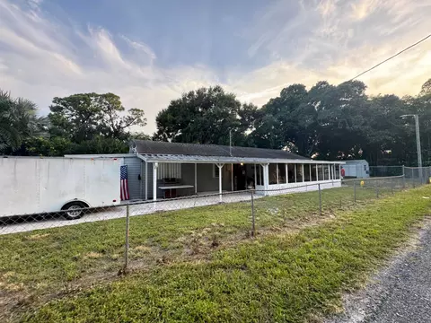 1901 S 34th St, Fort Pierce, FL 34947