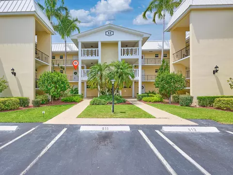 12 Colonial Club Dr #202, Boynton Beach, FL 33435