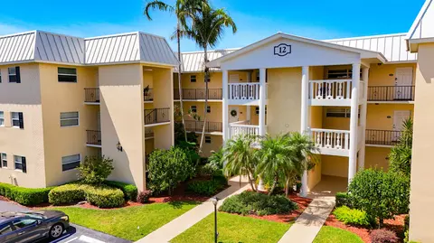 12 Colonial Club Dr #202, Boynton Beach, FL 33435