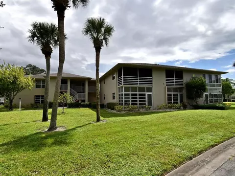 26 Lake Vista Trl #104, Port Saint Lucie, FL 34952