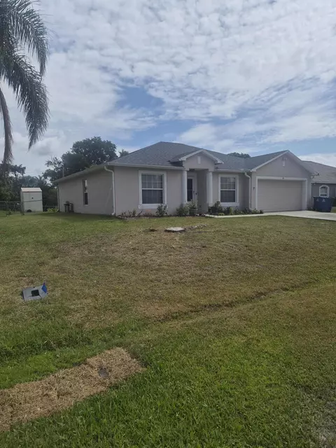 681 NW Thuringer St NW, Palm Bay, FL 32907
