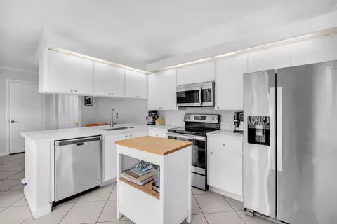 1805 Middleton Way, West Palm Beach, FL 33409