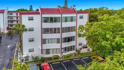 4270 NW 40th St #401, Lauderdale Lakes, FL 33319