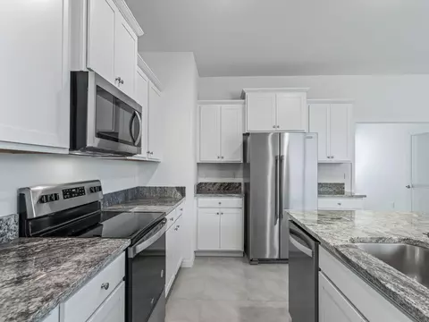 Kitchen - 5536 NW 40th Loop, Ocala, FL 34482 photo 6 of 8