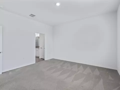 Bedroom - 5536 NW 40th Loop, Ocala, FL 34482 photo 6 of 8