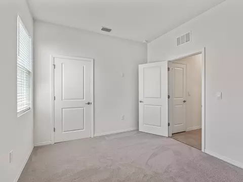 Bedroom - 5536 NW 40th Loop, Ocala, FL 34482 photo 3 of 8
