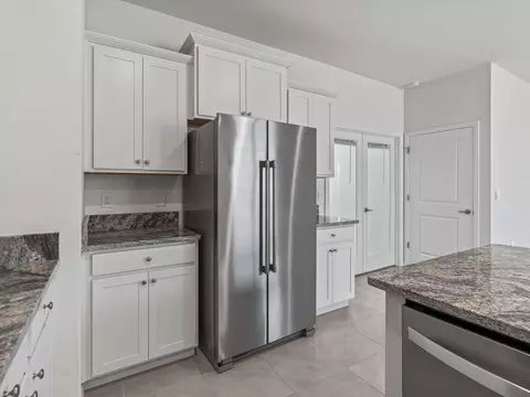 Kitchen - 5536 NW 40th Loop, Ocala, FL 34482 photo 7 of 8