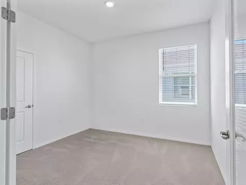 Bedroom - 5536 NW 40th Loop, Ocala, FL 34482 photo 8 of 8