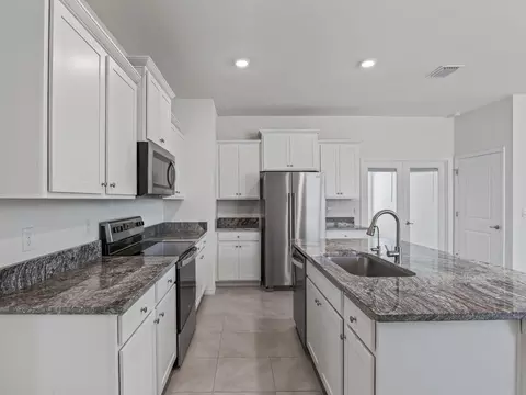 Kitchen - 5536 NW 40th Loop, Ocala, FL 34482 photo 5 of 8