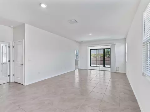 Living - 5536 NW 40th Loop, Ocala, FL 34482 photo 5 of 6