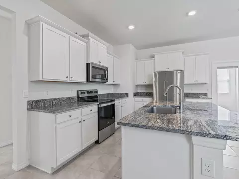 Kitchen - 5536 NW 40th Loop, Ocala, FL 34482 photo 4 of 8