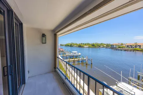 801 Palm Trl #9, Delray Beach, FL 33483