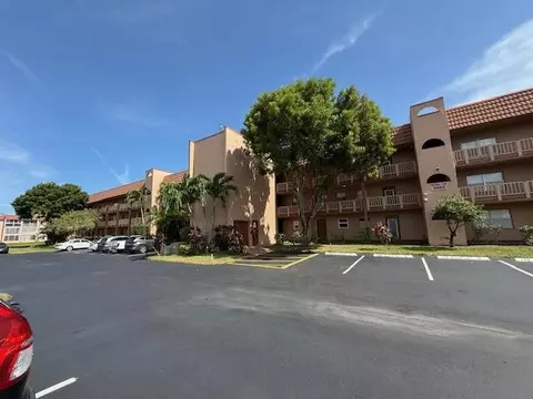 9660 Sunrise Lakes Blvd #306, Sunrise, FL 33322