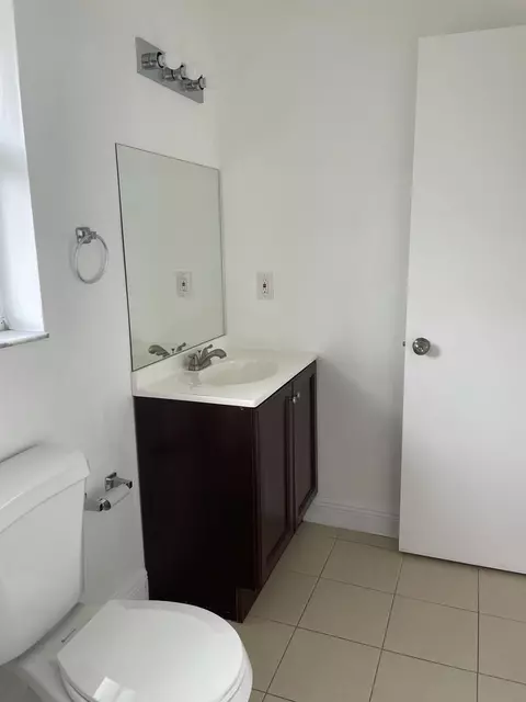 1990 SW 9th St #1-2, Fort Lauderdale, FL 33312