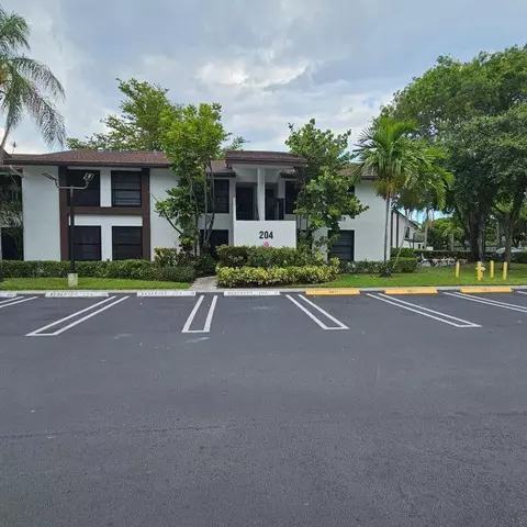 204 Lake Pointe Dr #107, Oakland Park, FL 33309