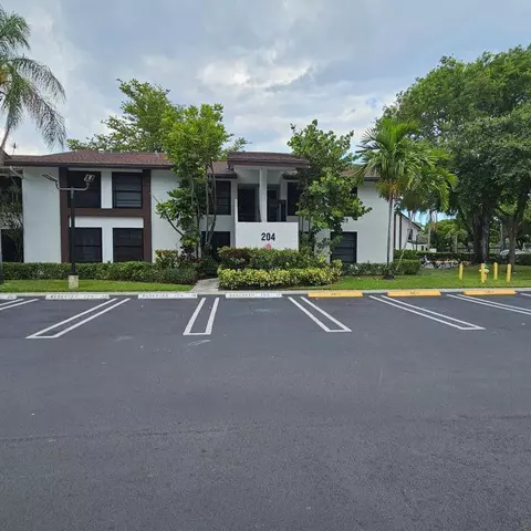 204 Lake Pointe Dr #107, Oakland Park, FL 33309