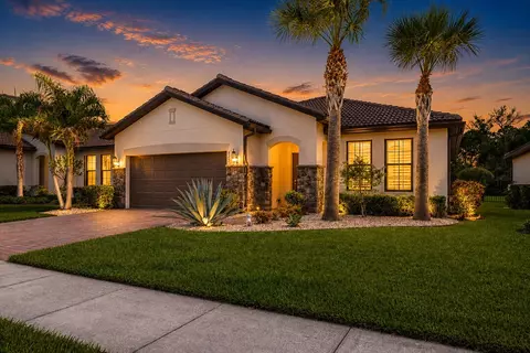 827 SE Villandry Way, Port Saint Lucie, FL 34984