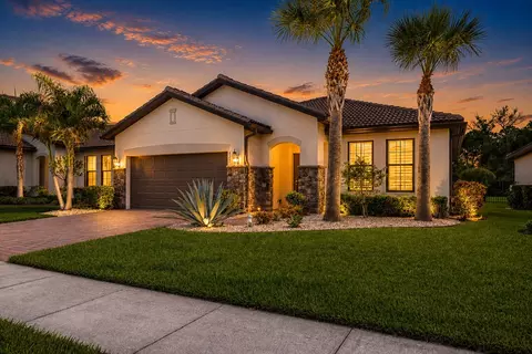 827 SE Villandry Way, Port Saint Lucie, FL 34984