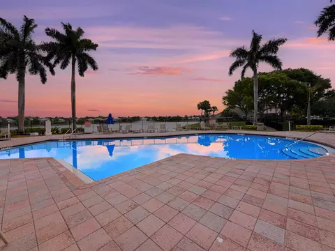 10725 Pelican Dr, Wellington, FL 33414