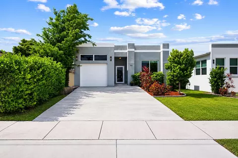 160 NE 35th St, Oakland Park, FL 33334