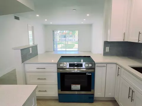 2900 Fiore Way, Delray Beach, FL 33445