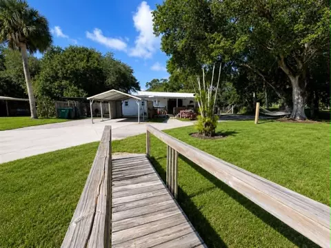 Exterior - 1111 NW 3rd St, Okeechobee, FL 34972 photo 3 of 9