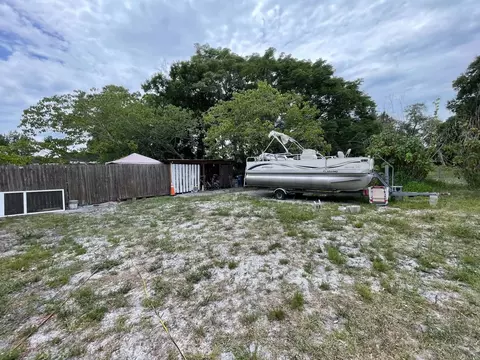 Exterior - 1111 NW 3rd St, Okeechobee, FL 34972 photo 8 of 9