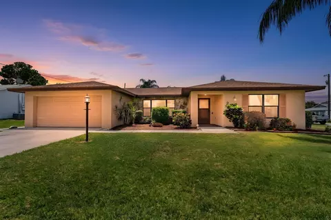 2538 SE Hallahan St, Port Saint Lucie, FL 34952